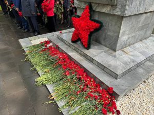 Вечная слава героям-освободителям!